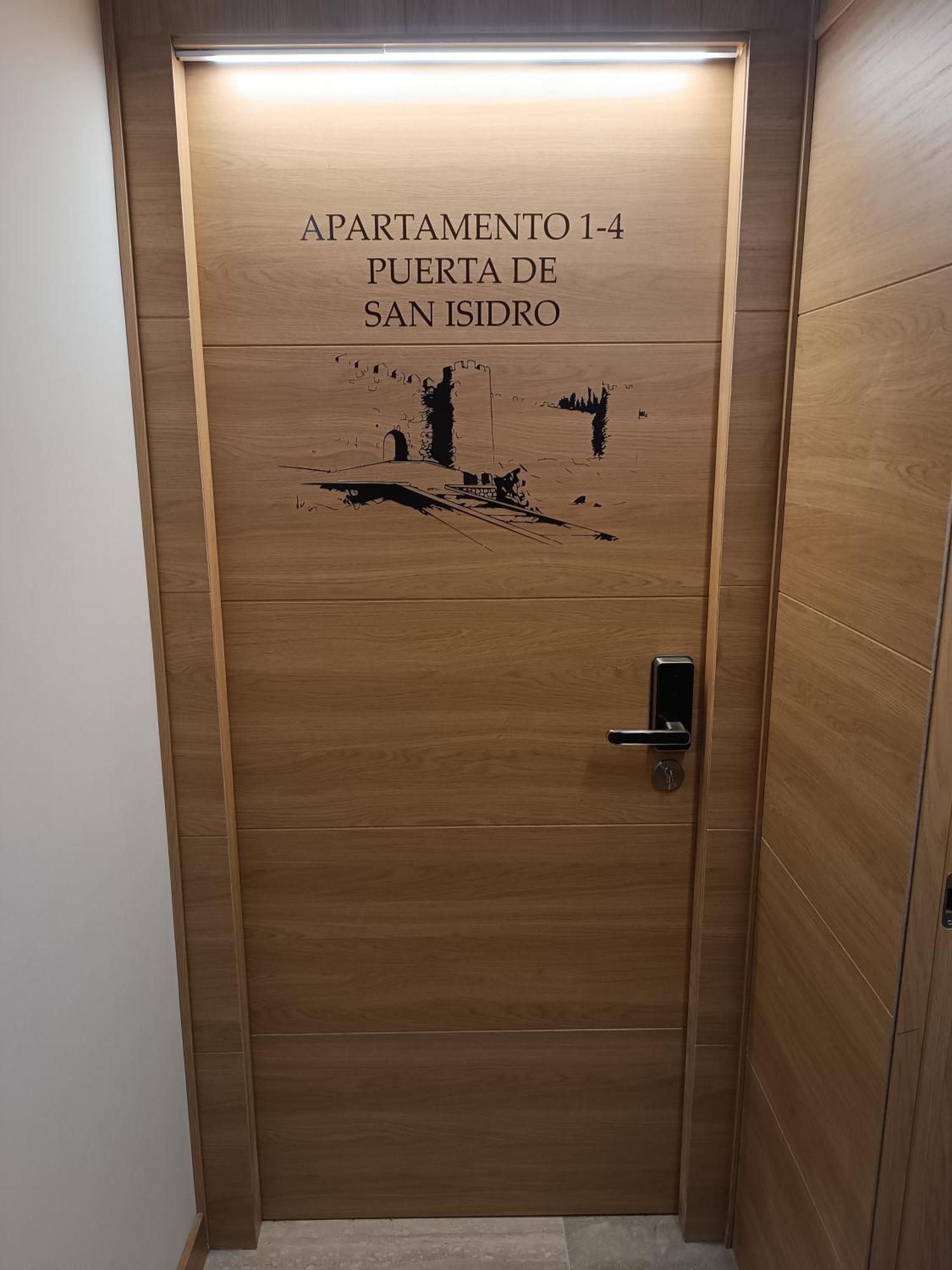 Apartamentos Turisticos Avila Puerta De San Isidro 1-4 Esterno foto